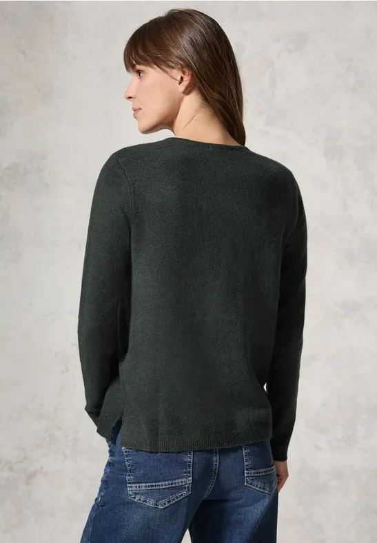 Klassischer Feinstrickpullover mit V-Ausschnitt