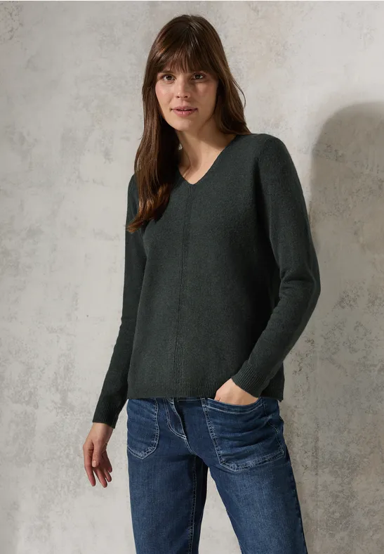 Klassischer Feinstrickpullover mit V-Ausschnitt