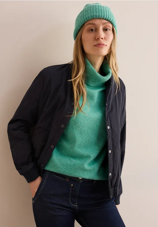 Klassischer Rippstrick-Rollkragenpullover