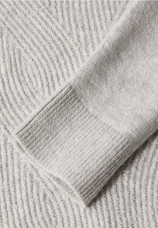 Weicher Strickpullover mit Strukturmuster