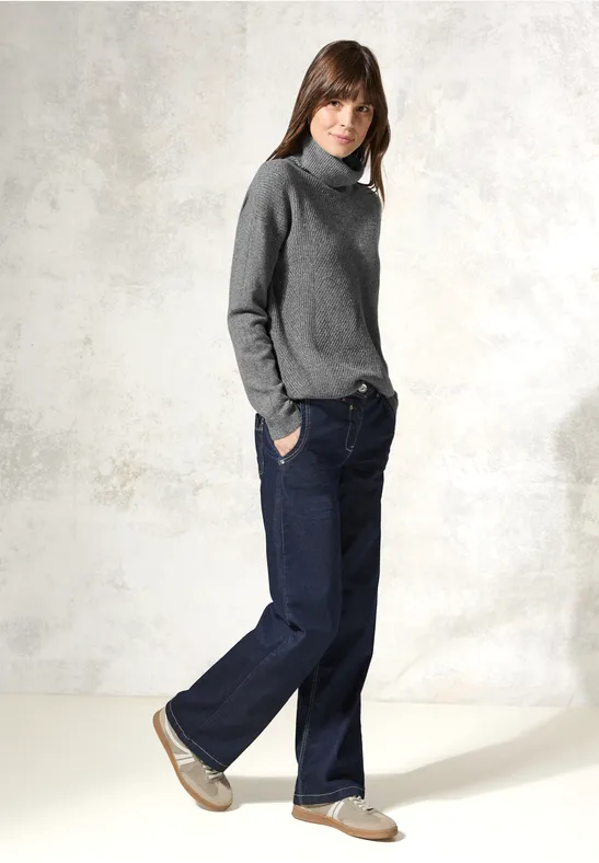 Klassischer Feinstrickpullover mit Rollkragen