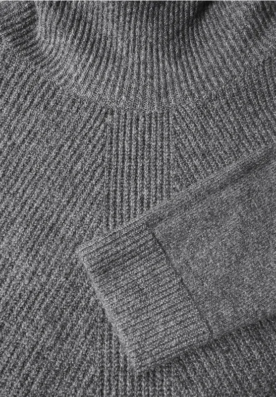 Klassischer Feinstrickpullover mit Rollkragen