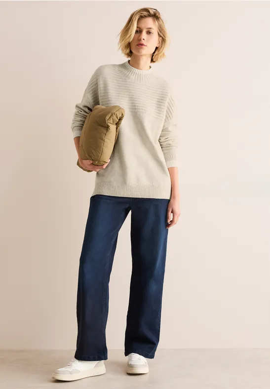Gerippter Strickpullover mit Rollkragen