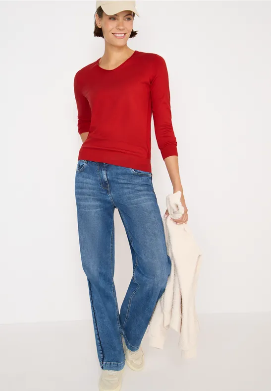 Klassischer Strickpullover mit V-Ausschnitt
