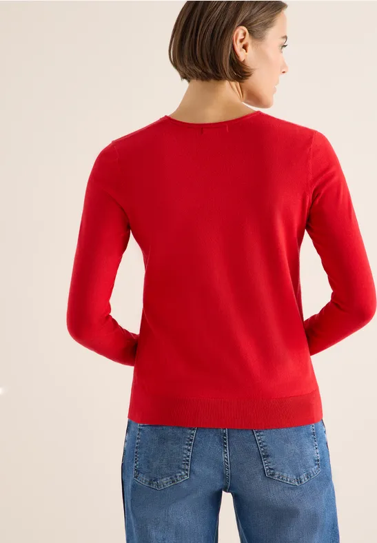 Klassischer Strickpullover mit V-Ausschnitt
