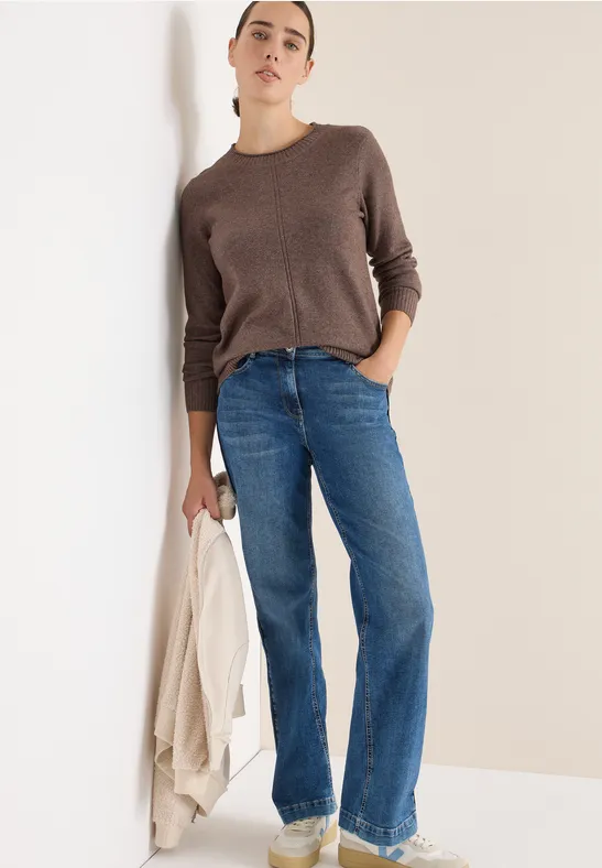 Klassischer Strickpullover mit Rundhalsausschnitt
