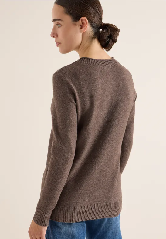 Klassischer Strickpullover mit Rundhalsausschnitt