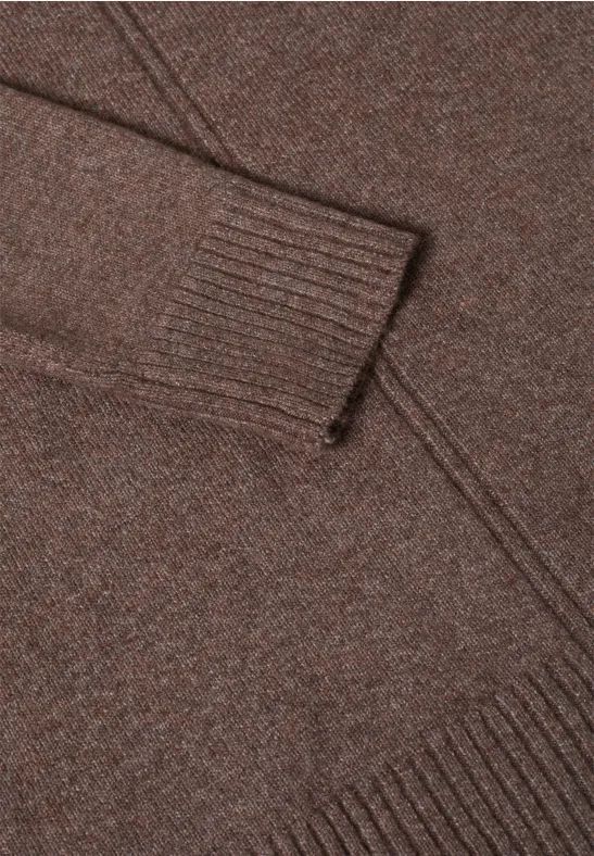 Klassischer Strickpullover mit Rundhalsausschnitt