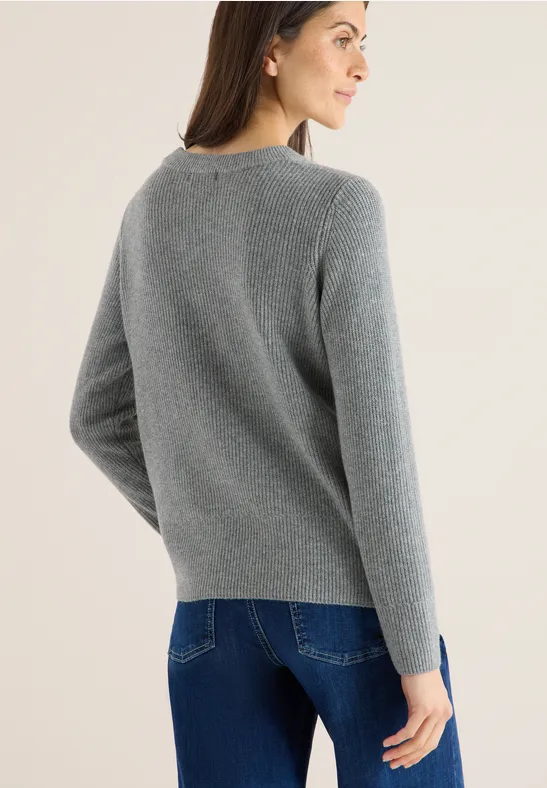 Gerippter Strickpullover mit Rundhalsausschnitt
