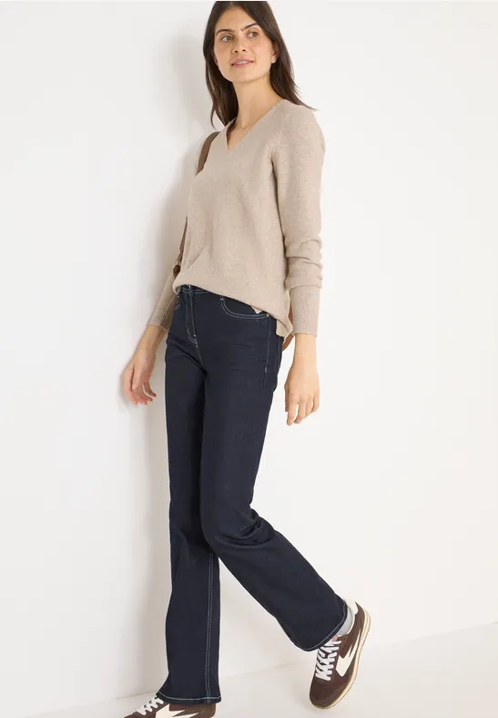 Kuscheliger Strickpullover mit V-Ausschnitt