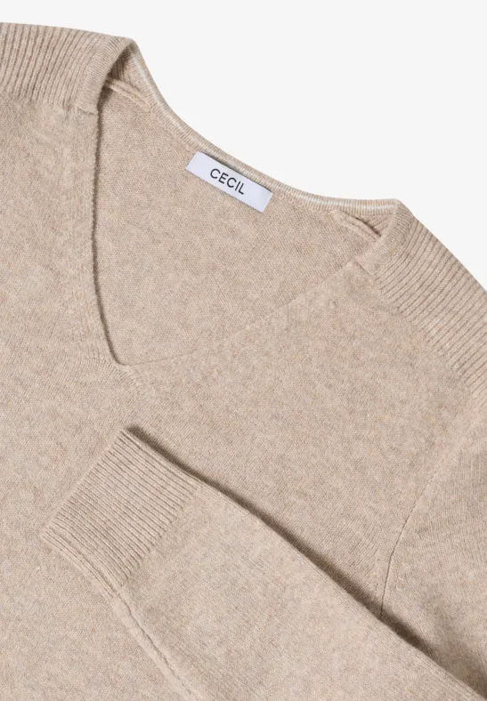Kuscheliger Strickpullover mit V-Ausschnitt