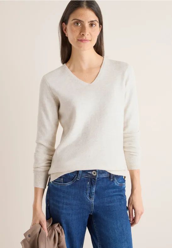Kuscheliger Strickpullover mit V-Ausschnitt