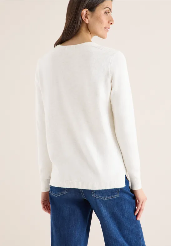 Kuscheliger Strickpullover mit V-Ausschnitt