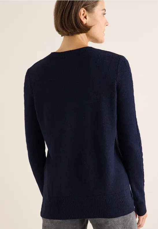 Klassischer marineblauer Pullover mit Rundhalsausschnitt