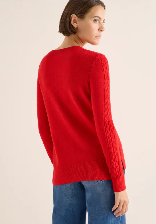 Rundhals-Pullover mit Zopfstrickärmeln