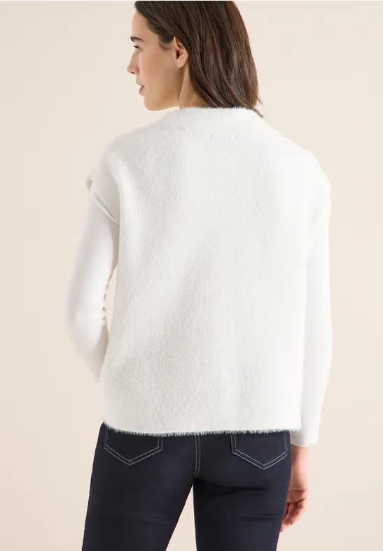Flauschiger Strickpullover mit Stehkragen