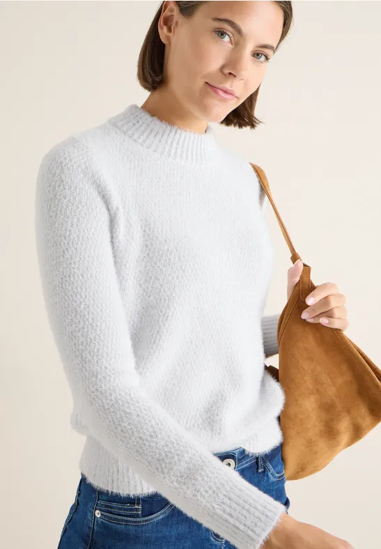 Weicher Strickpullover mit Rollkragen