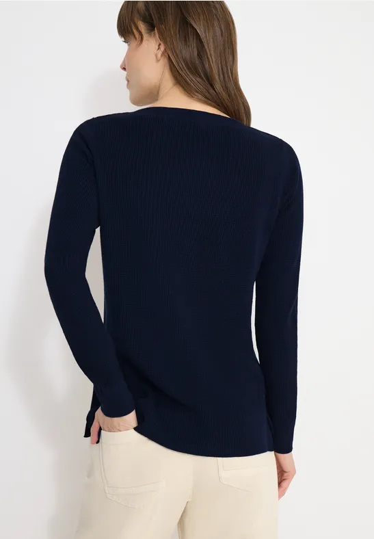 Klassischer Feinstrickpullover mit U-Boot-Ausschnitt