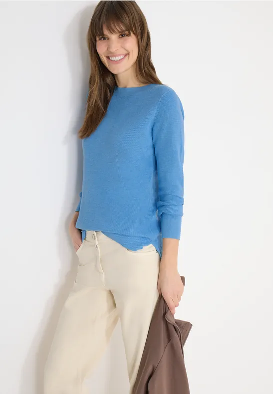 Klassischer Feinstrickpullover mit U-Boot-Ausschnitt