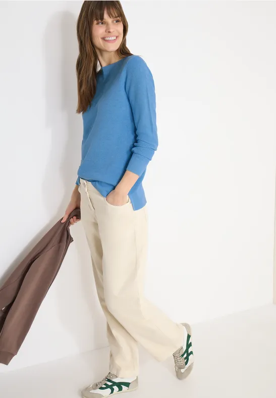 Klassischer Feinstrickpullover mit U-Boot-Ausschnitt