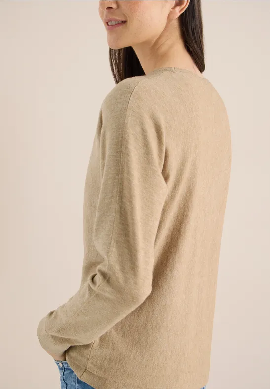 Lässiger, feiner Strickpullover mit langen Ärmeln