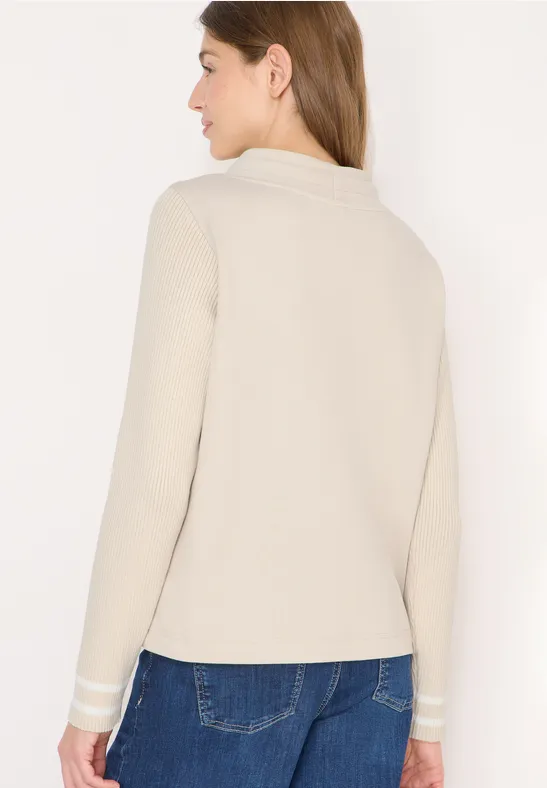 Beiges Sweatshirt mit gerippten Strickärmeln