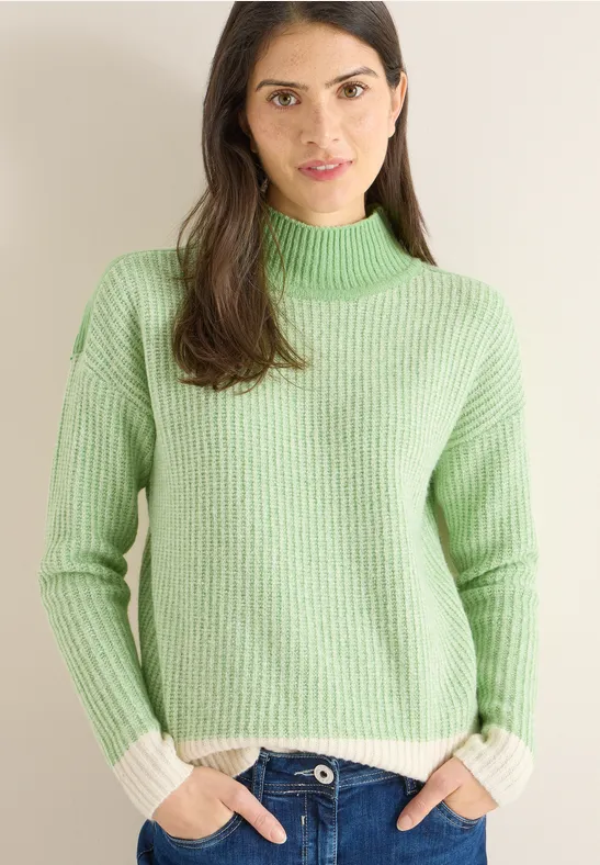 Lockerer Strickpullover mit Rollkragen