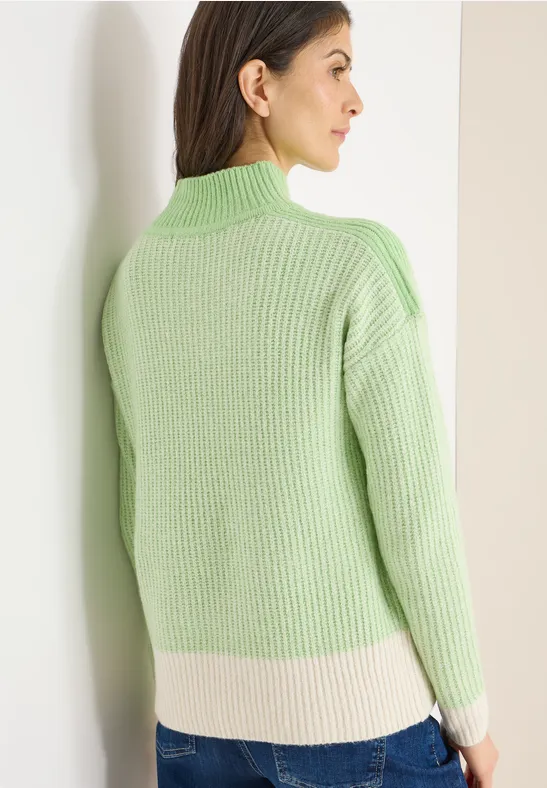 Lockerer Strickpullover mit Rollkragen