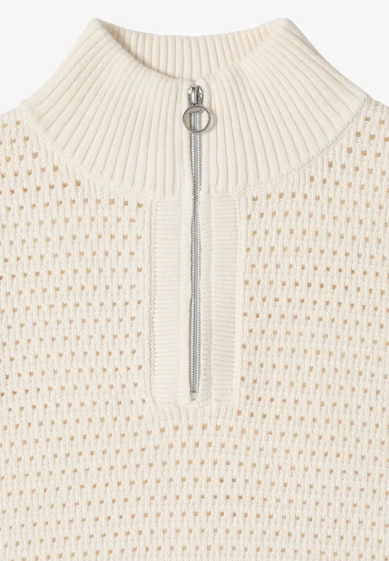 Gehäkelte Strickweste mit Reißverschlusskragen