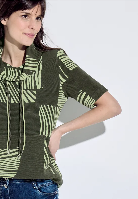 Grünes T-Shirt mit abstraktem Kragen