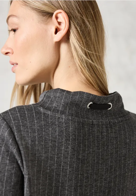 Gestreiftes Langarmshirt mit Trichterkragen