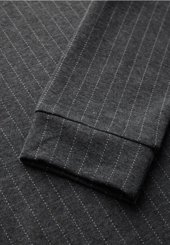 Gestreiftes Langarmshirt mit Trichterkragen