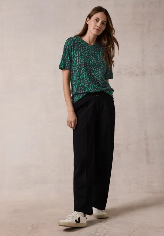 Grünes T-Shirt mit Leopardenmuster