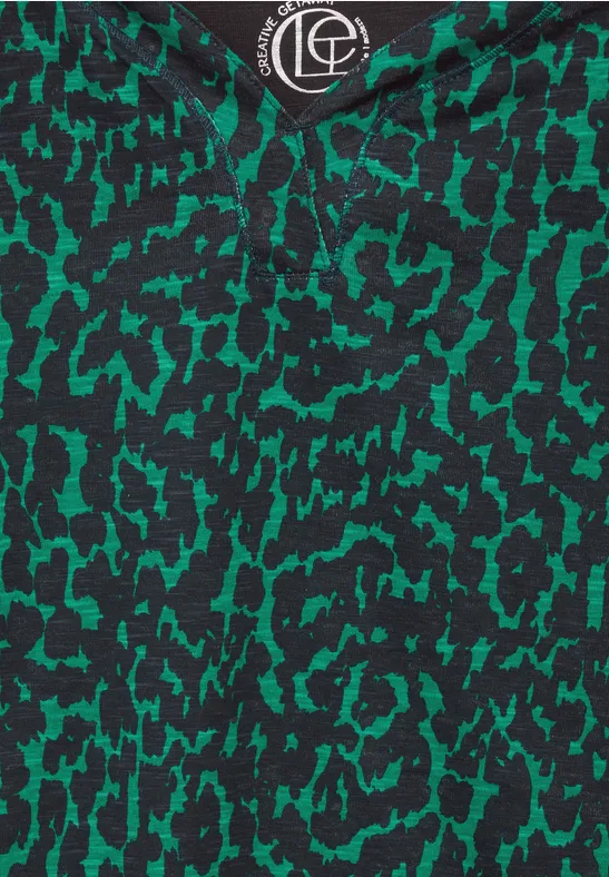 Grünes T-Shirt mit Leopardenmuster