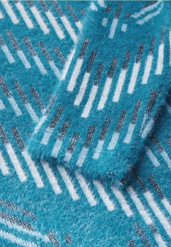 Gemusterter, flauschiger Strickpullover