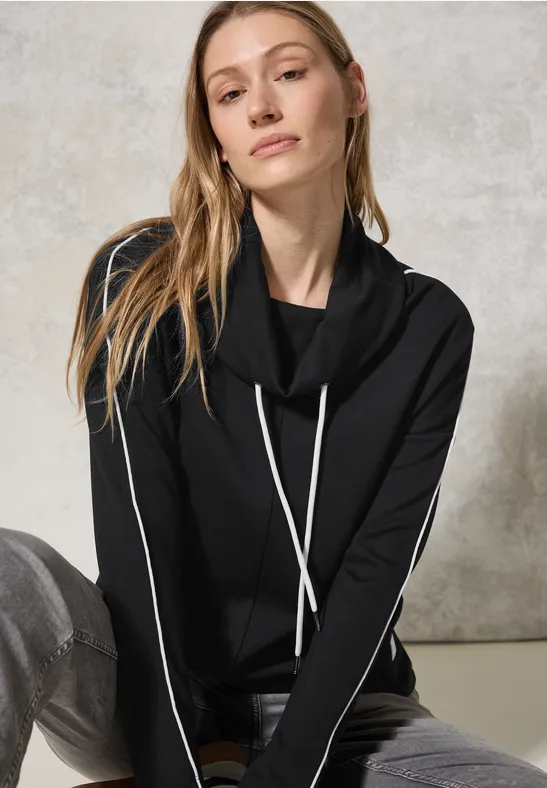 Schwarzes Langarmshirt mit Wasserfallausschnitt
