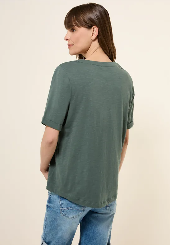 Grünes T-Shirt im Tunika-Stil mit V-Ausschnitt