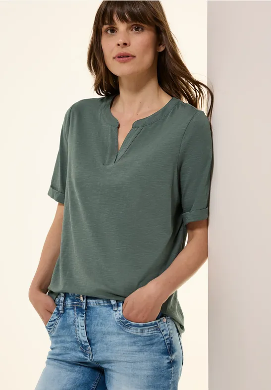 Grünes T-Shirt im Tunika-Stil mit V-Ausschnitt