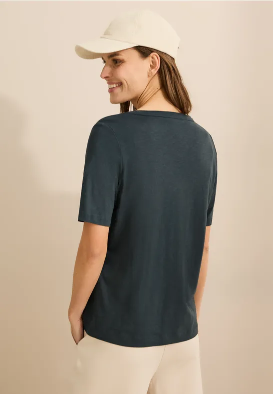 Grünes T-Shirt im Tunika-Stil mit V-Ausschnitt