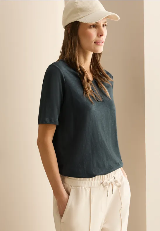 Grünes T-Shirt im Tunika-Stil mit V-Ausschnitt
