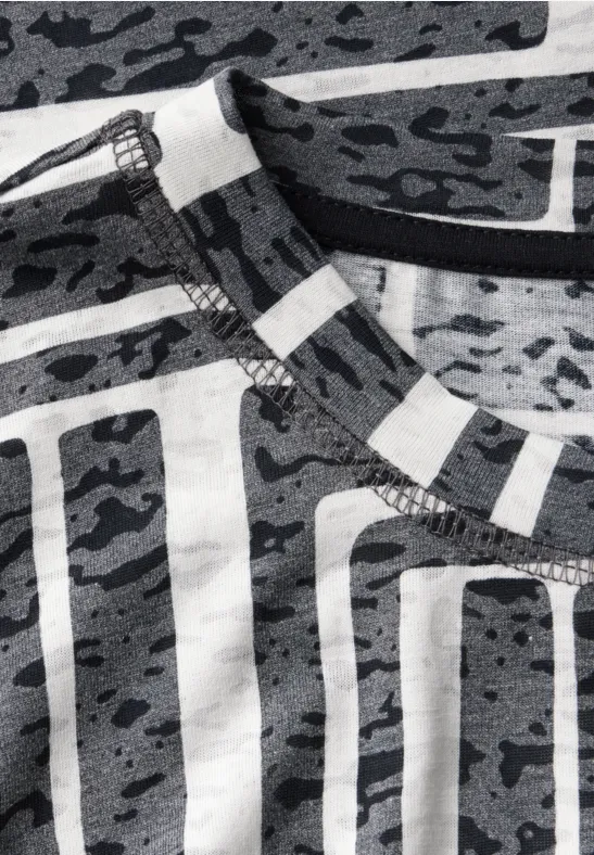 T-Shirt mit abstraktem Druck und Rundhalsausschnitt
