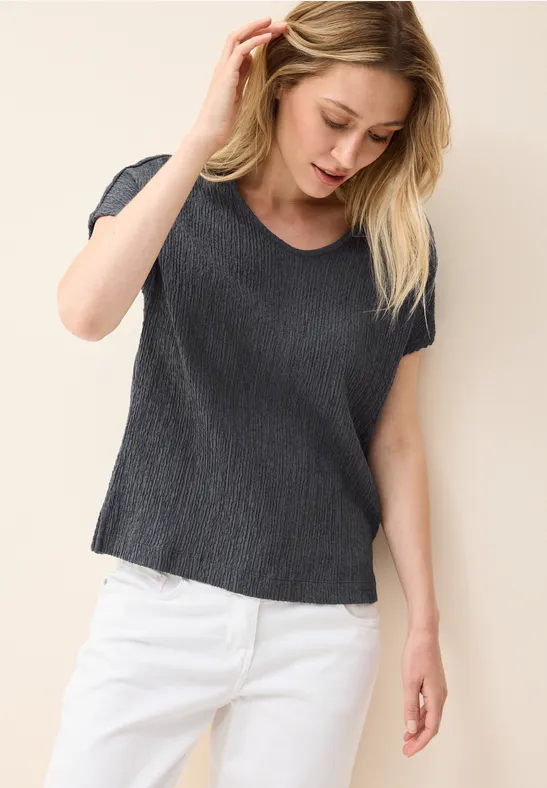 T-Shirt mit Smok-Textur und V-Ausschnitt