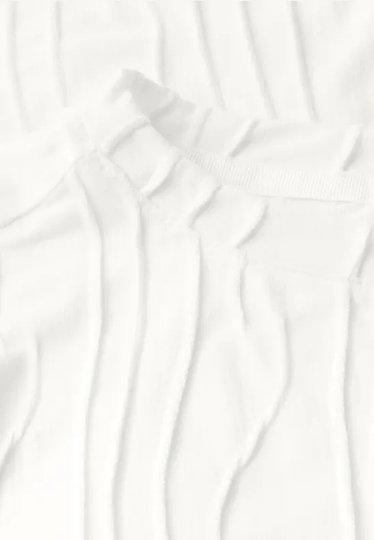 Kurzarmshirt mit Struktur und Rundhalsausschnitt