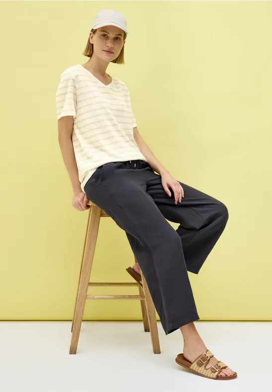 Gestreiftes T-Shirt in Strickoptik mit V-Ausschnitt