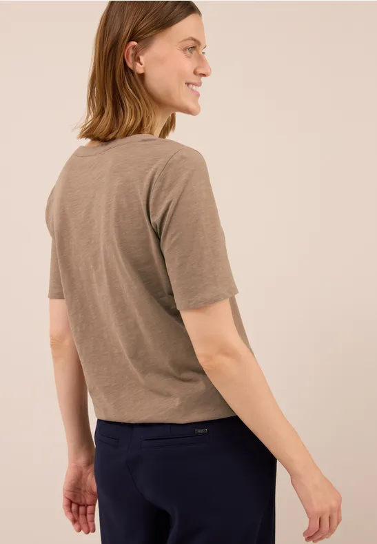 Lässiges Baumwoll-T-Shirt mit Schlitzkragen