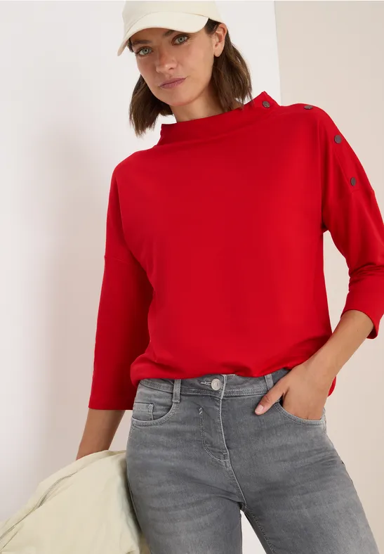 Rotes Shirt mit Kragen und Knopfdetails