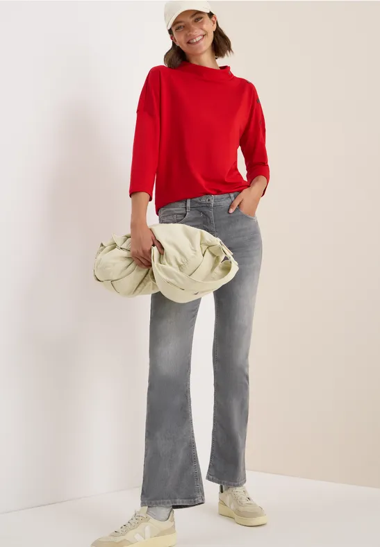 Rotes Shirt mit Kragen und Knopfdetails