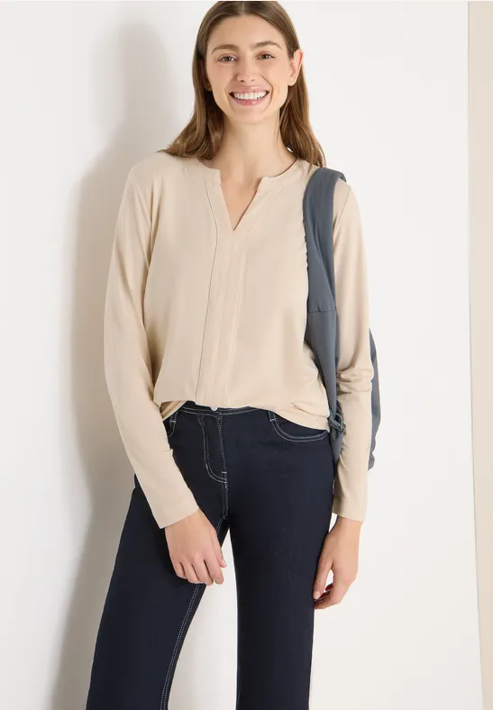 Lässiges Shirt im Tunika-Stil mit V-Ausschnitt