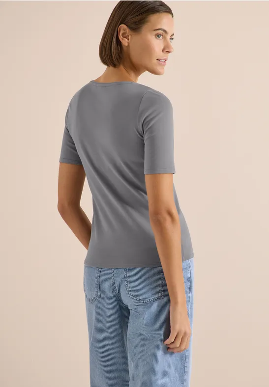 Basic Baumwoll-T-Shirt mit V-Ausschnitt