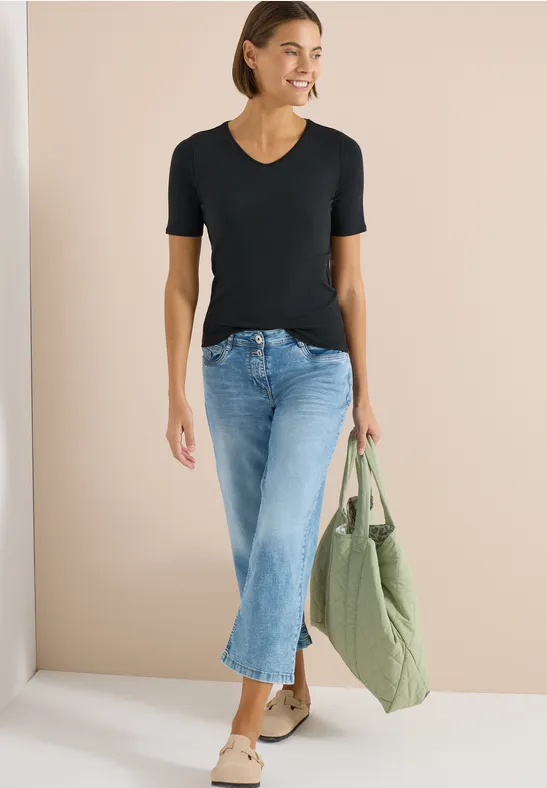 Basic Baumwoll-T-Shirt mit V-Ausschnitt